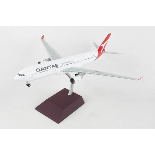 QANTAS A330-300 Die Cast Model 1:200 Scale - Cadetshop