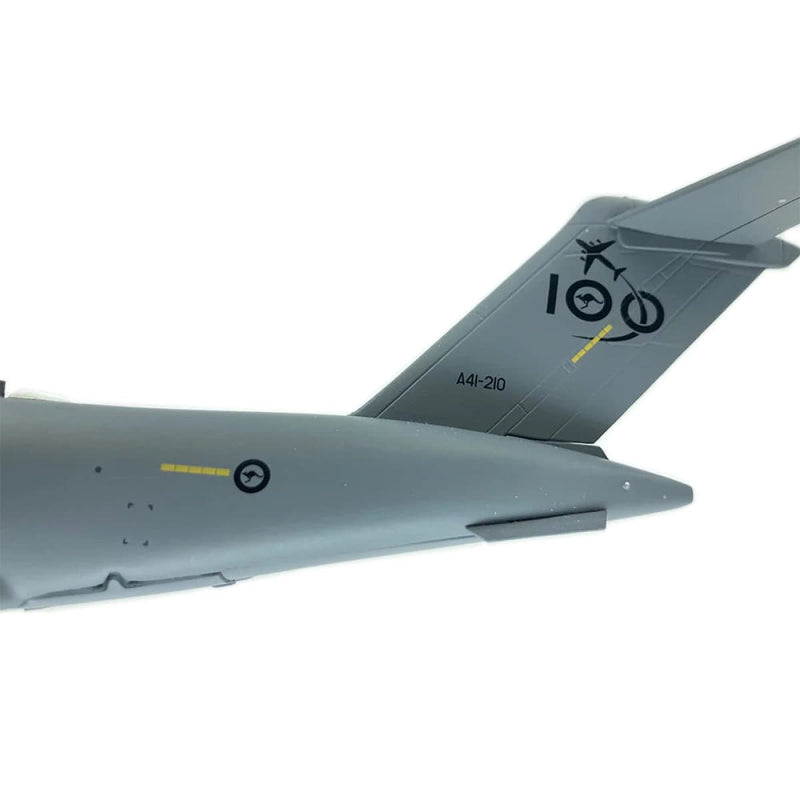 Load image into Gallery viewer, RAAF C-17A Globemaster Die Cast Model 1:200 Scale - Cadetshop

