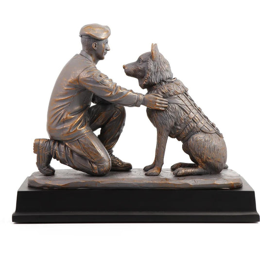 A Bond Forged Figurine - Cadetshop