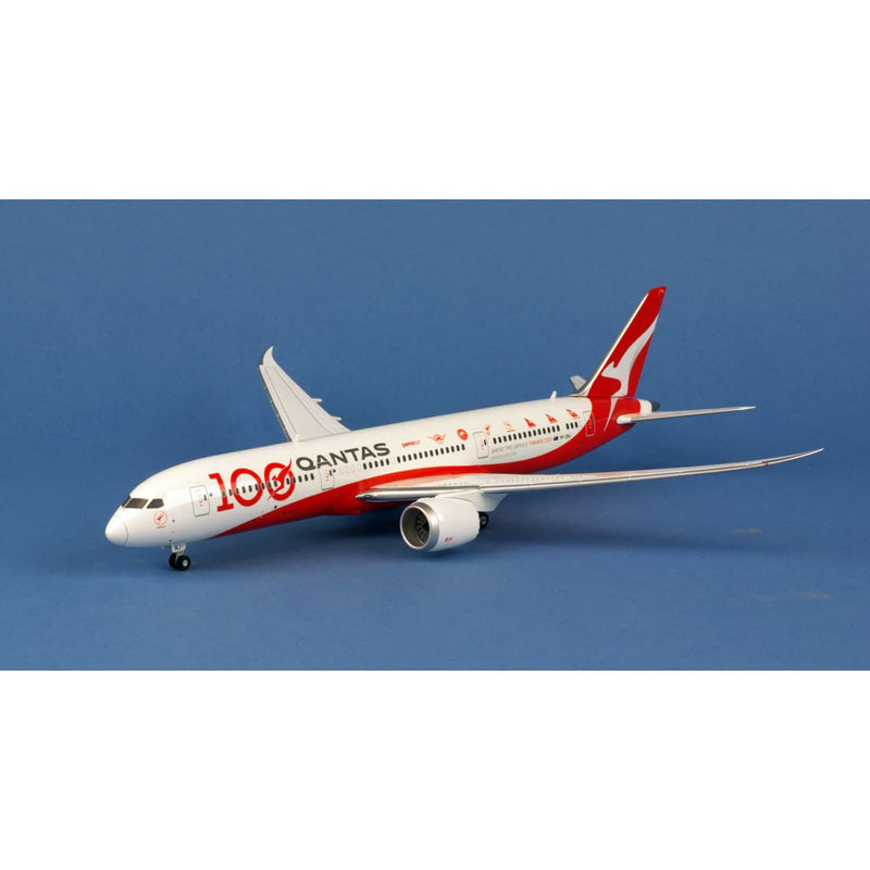 Load image into Gallery viewer, QANTAS B787-9 Dreamliner Model 1:400 Scale "Longreach" - Cadetshop
