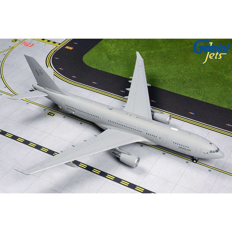Load image into Gallery viewer, RAAF KC30A A330-200 Die Cast Model 1:200 Scale - Cadetshop
